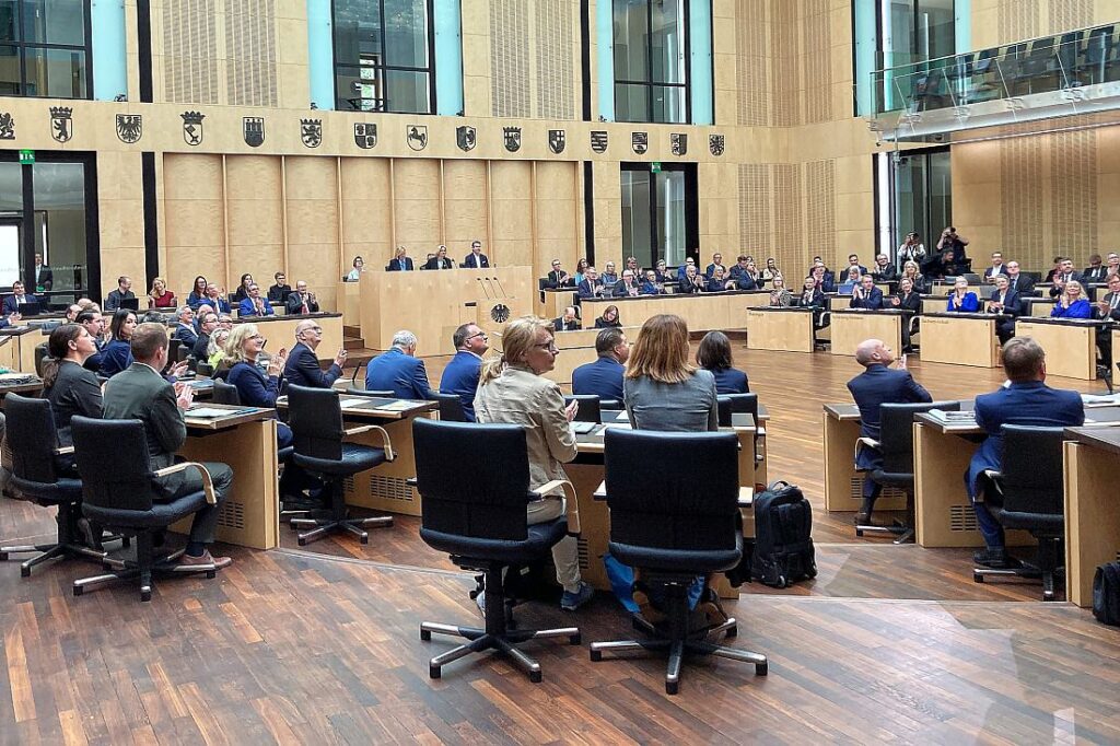 NRW startet Bundesratsinitiative für mehr schwimmende Photovoltaik