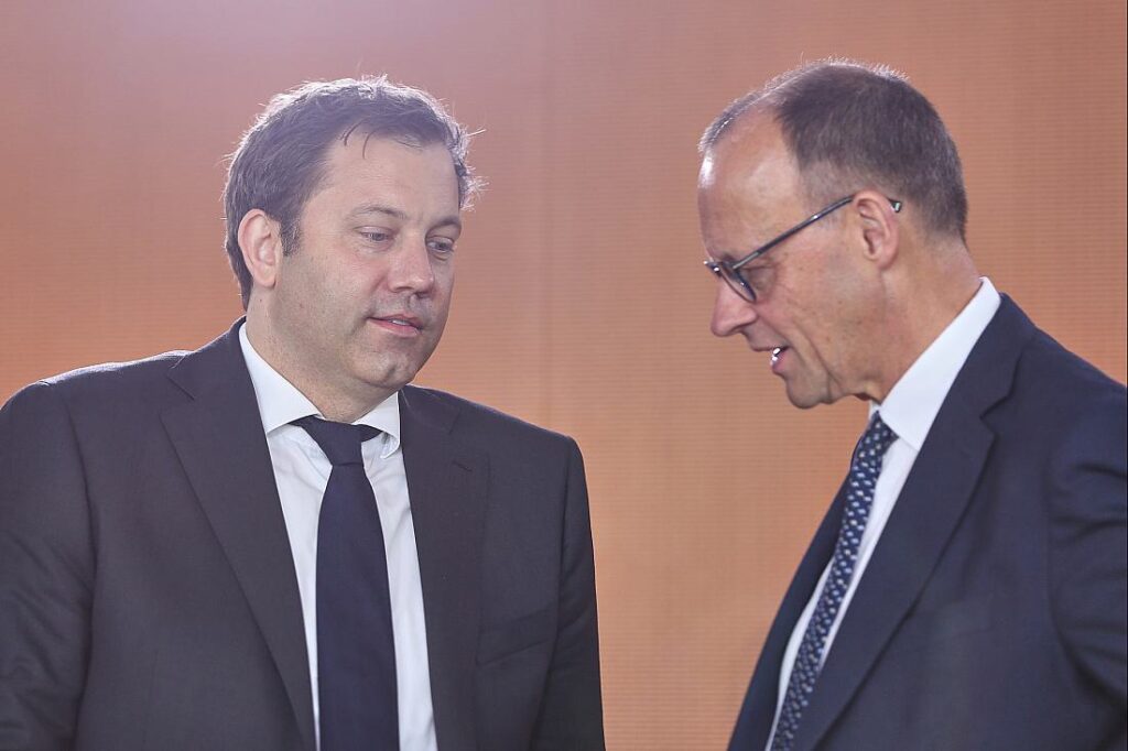 Politbarometer: Union büßt ein – SPD legt zu