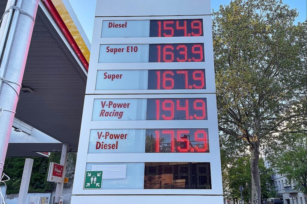 Preise für Benzin und Diesel sinken vor Feiertag