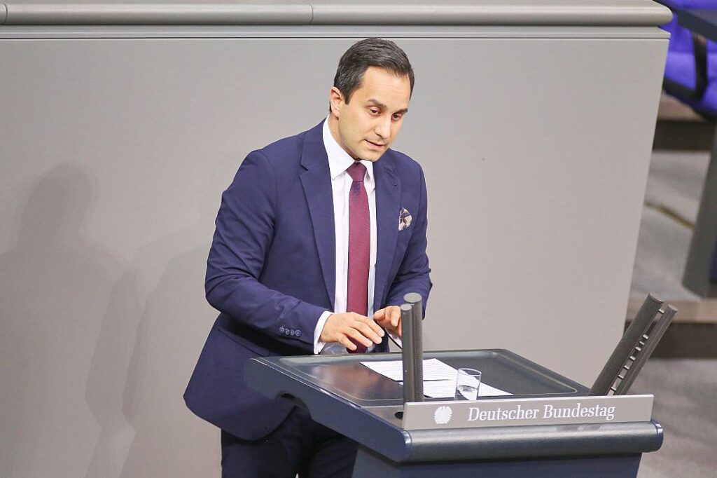 SPD-Mann Özdemir erwartet CDU-Kapitäns-Vorschlag für FC Bundestag