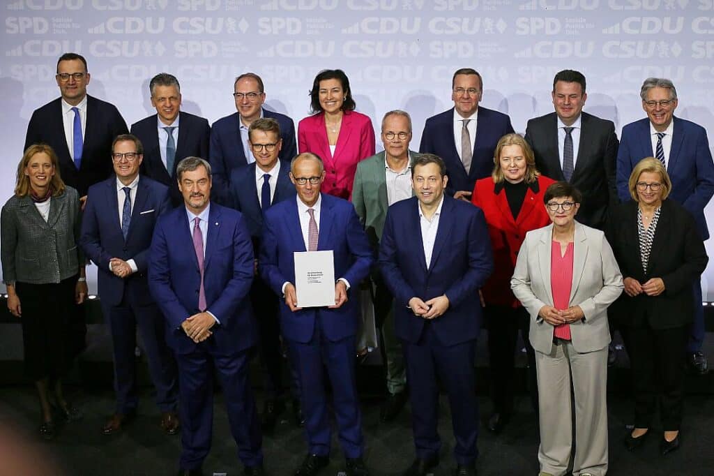 Union und SPD unterzeichnen Koalitionsvertrag