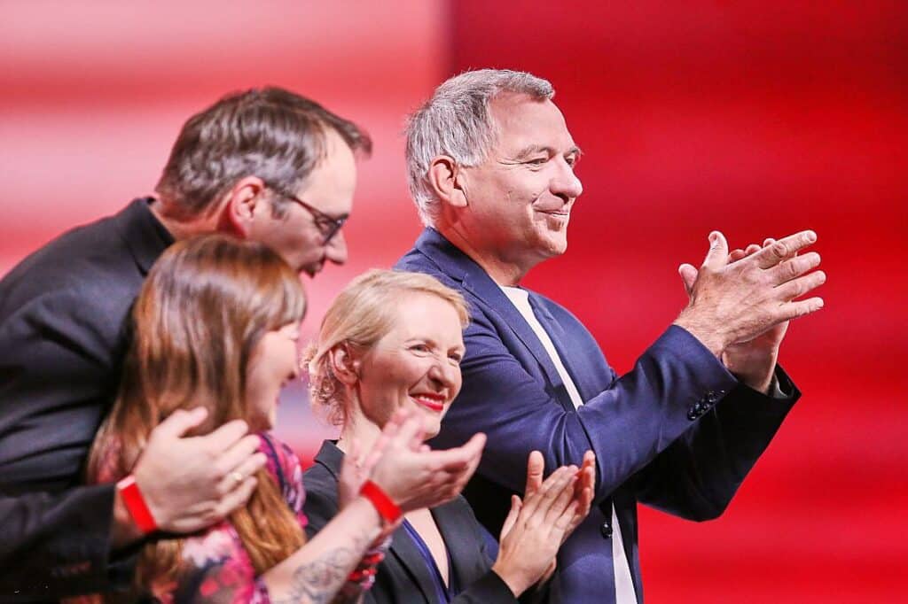 Van Aken: Politische Mitte "kümmert sich nicht um die Menschen"