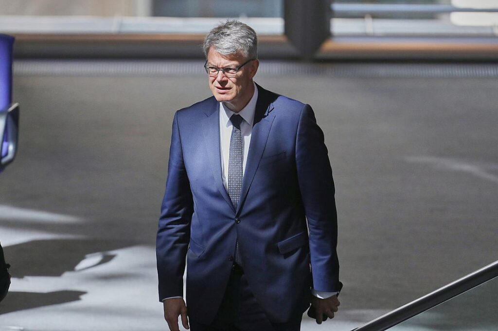 Verkehrsminister Schnieder steht zu Ja zum Deutschlandticket