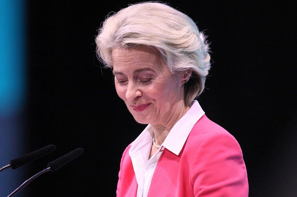 Von der Leyen mit Karlspreis ausgezeichnet
