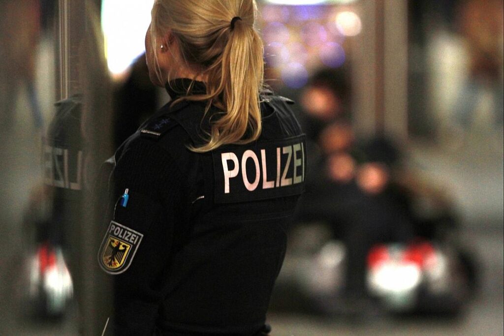 Alkoholisiert verunglückte Autofahrerin auf A29 bei Wardenburg schwer verletzt