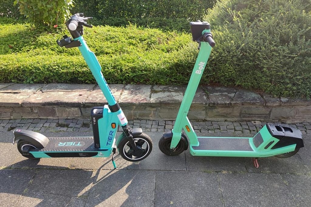Alkoholisierte Frau fährt mit E-Scooter und zwei Kindern in Delmenhorst