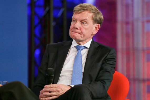 Johann Wadephul in Berlin, fordert Deutschlands Führung in der NATO-Verteidigungspolitik vor Gipfel.