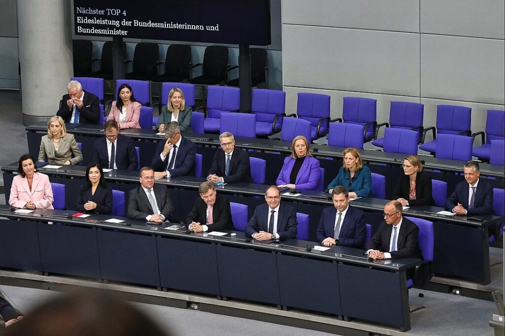 Bericht: Bundesregierung will sich 208 neue Stellen schaffen