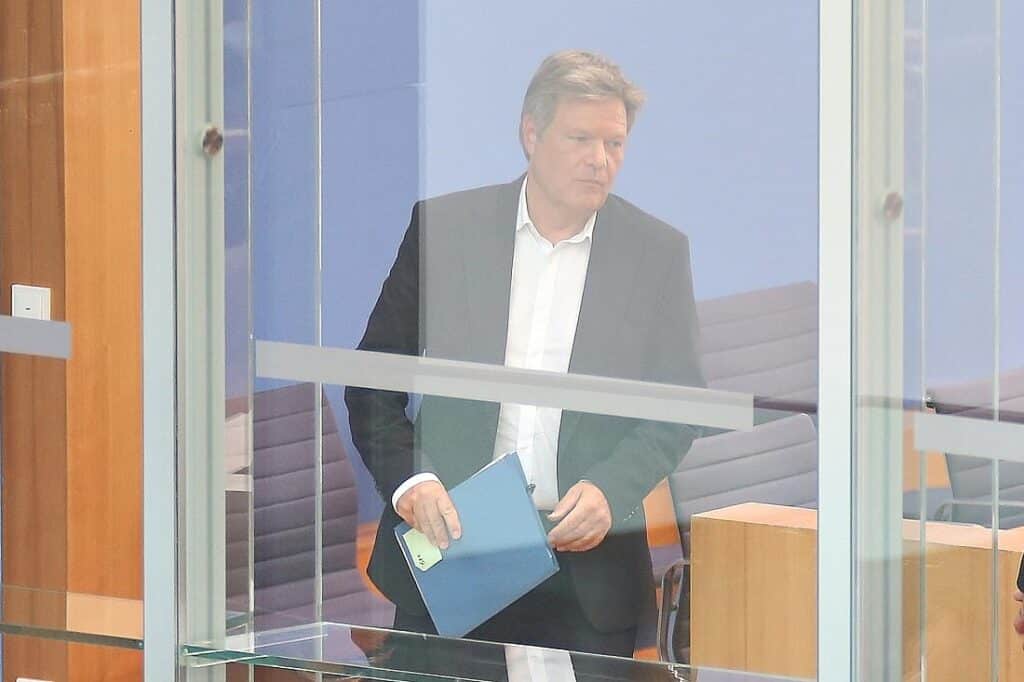 Bericht: Prüfer sahen kaum Risiken für Habecks Batterie-Förderung