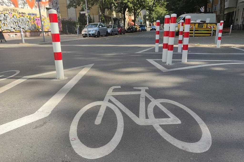 Berliner scheitern mit Eilantrag gegen Straßenpoller & Co