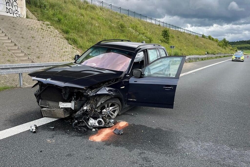 Betrunkener BMW-Fahrer verursacht Unfall auf A7 bei Holle