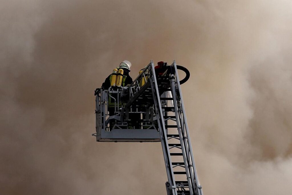 Brand in Scheune greift auf Wohnhaus in Möckmühl über