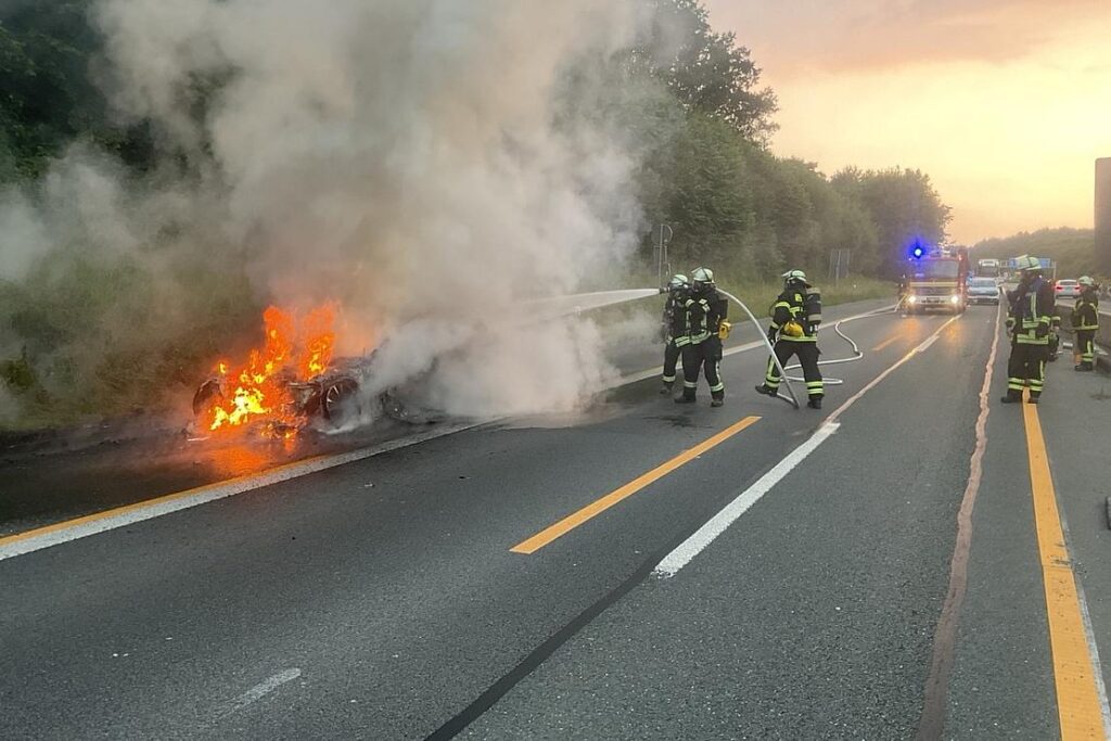 Brennender PKW auf der A45 bei Dortmund