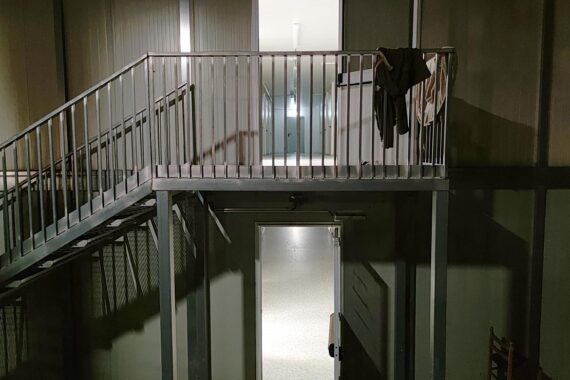 Bild einer Asylbewerberunterkunft, symbolisiert aktuelle Herausforderungen in der Flüchtlingsaufnahme in Bruchsal.