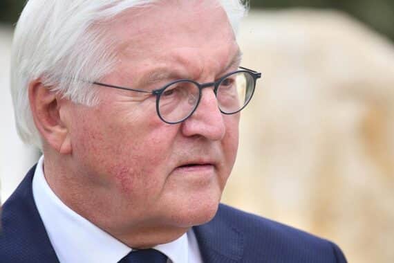 Frank-Walter Steinmeier und Ulrich Rüdiger beim Besuch des Institute of Science Tokyo.