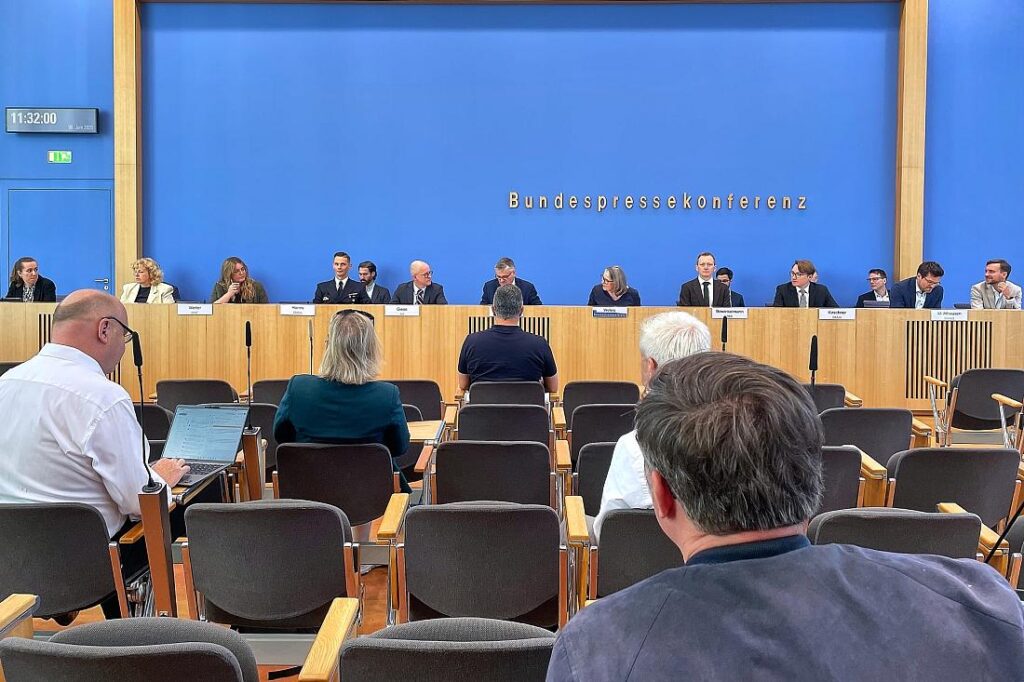 Bundesregierung strebt keine Atomwaffen an