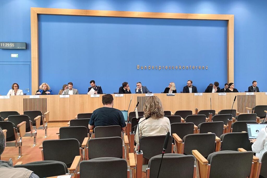Bundesregierung will nicht über US-Angriff auf Iran spekulieren