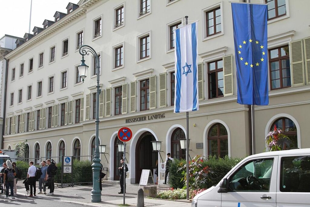 CDU Hessen hisst Israel-Flagge nach Brandanschlag