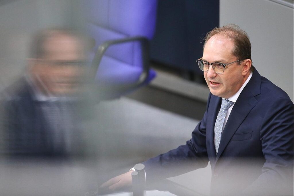Dobrindt will Asylrecht im Grundgesetz nicht "infrage stellen"