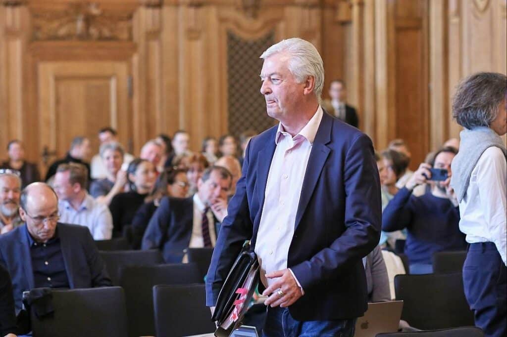 Dobrindt will sich bei Compact-Verbot nicht positionieren