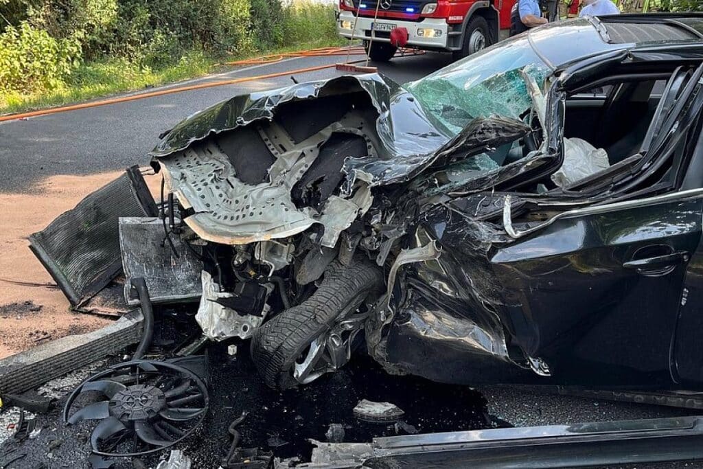 Drei Verletzte nach Unfall auf B57 bei Alsdorf