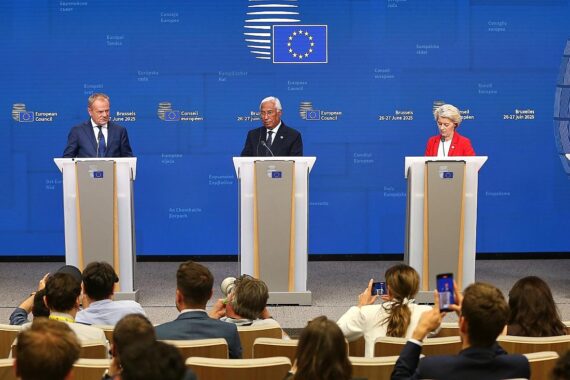 EU-Besprechung zu Israel, Gaza und Iran: Tusk, Costa, von der Leyen diskutieren wichtige Themen.