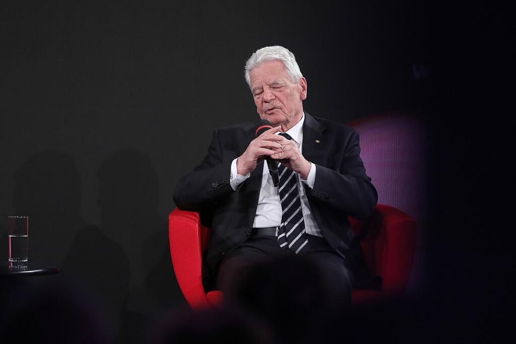 Ex-Bundespräsident Gauck spricht bei Polizei in Münster über Demokratie