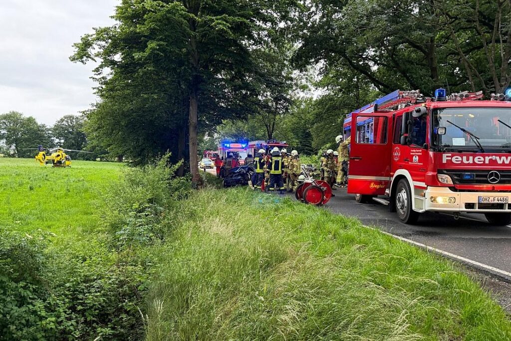 Fahrer nach Crash mit Baum in Osterholz-Scharmbeck schwer verletzt