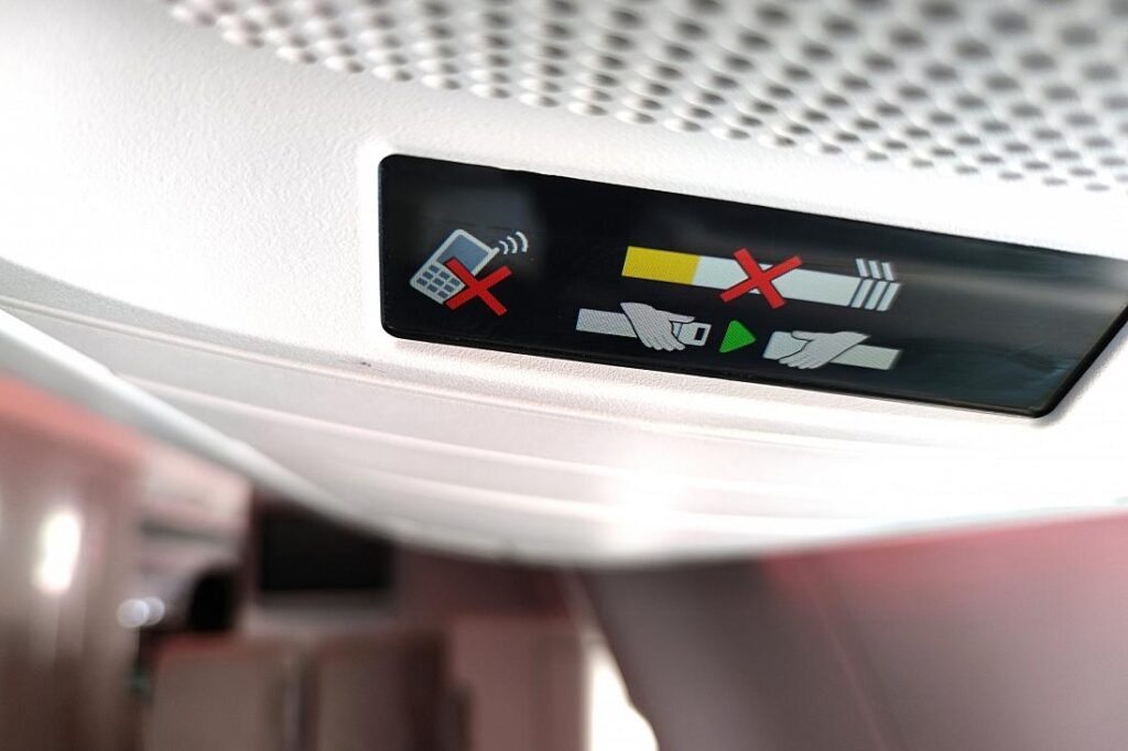 Fast jeder zweite Fluggast ignoriert "Flugmodus" am Smartphone