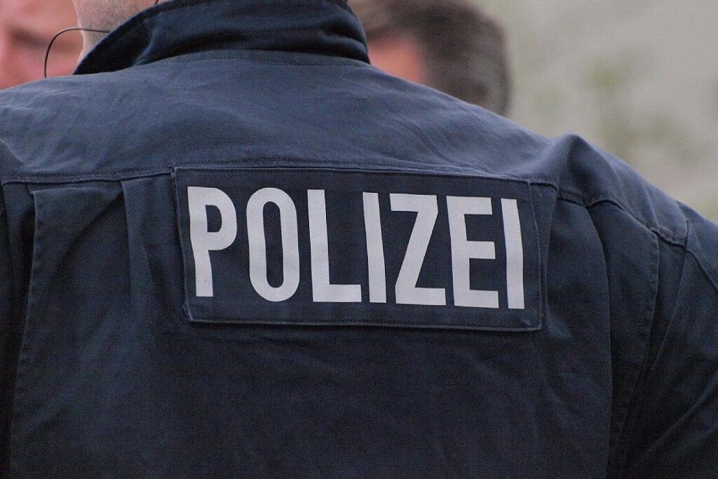 Frau bei Verkehrsunfall in Berlin-Oberschöneweide tödlich verletzt