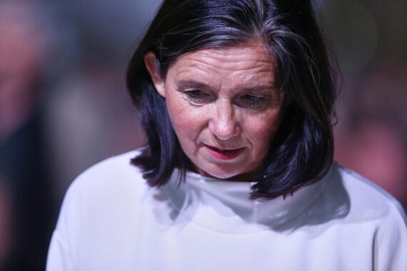 Katrin Göring-Eckardt besucht Maja T. im Gefängnis und unterstützt LGBTQIA+-Protest in Budapest.