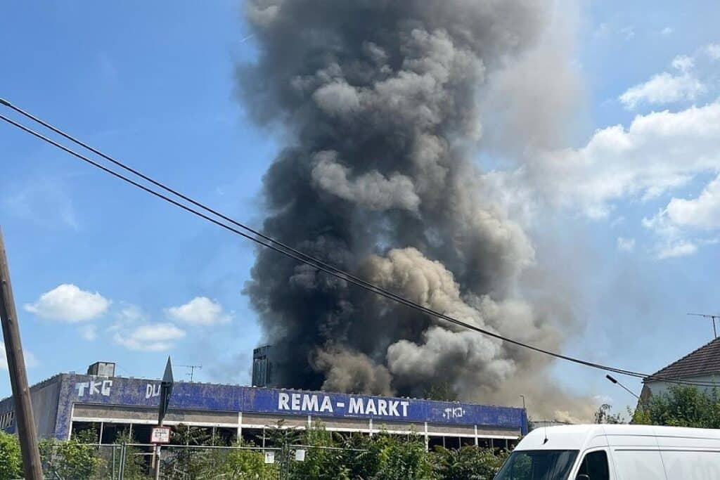 Großbrand auf ehemaligem Schlachthofgelände in Erfurt