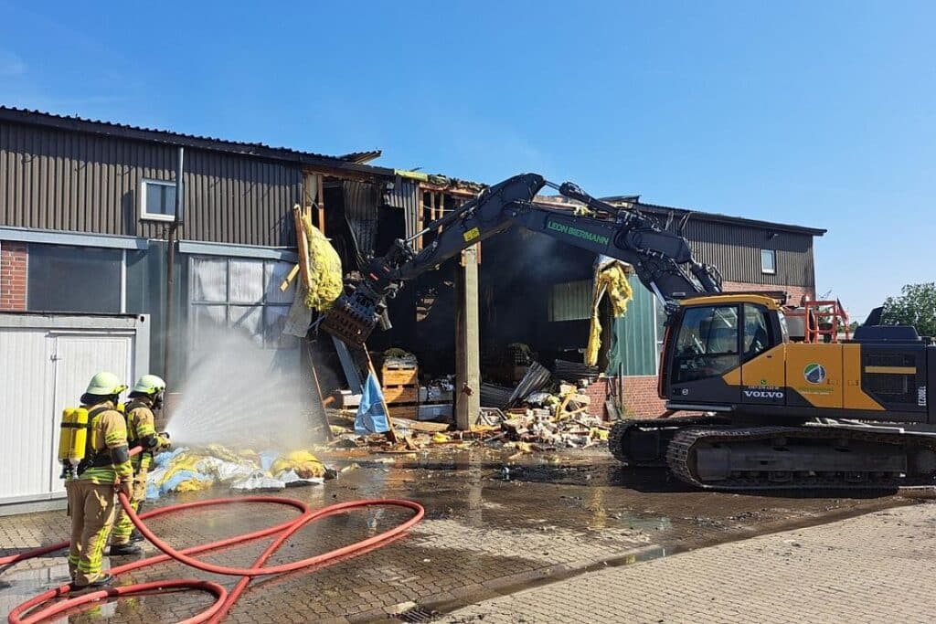Großbrand in Quickborn nach 22 Stunden gelöscht