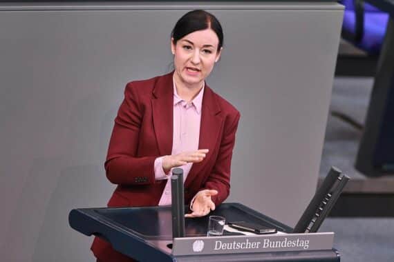 Paula Piechotta warnt vor möglichen Vertuschungen in der Maskenbeschaffung durch Gesundheitsministerin Warken.