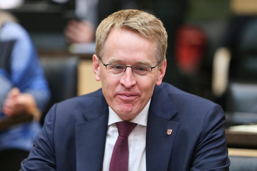 Günther und Röttgen sprechen sich für Wehrpflicht aus