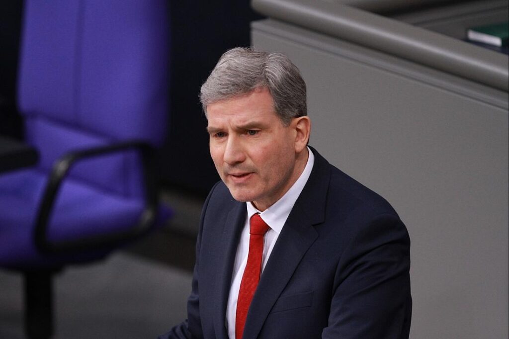 Hakverdi und Strack-Zimmermann loben Merz für Auftritt bei Trump