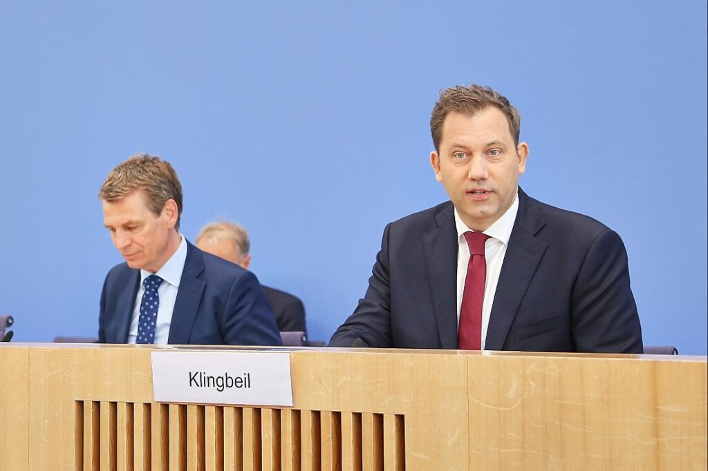 Haushalt: Klingbeil plant Rekordinvestitionen und höhere Schulden