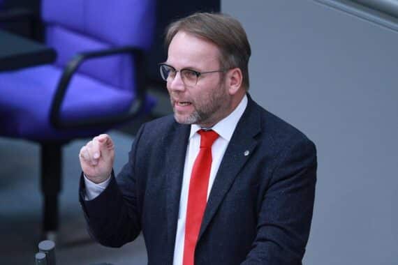 Sozialministerin und Wissenschaftsminister betonen gegen Rassismus, Diskriminierung und stärken Demokratie in Hessen.