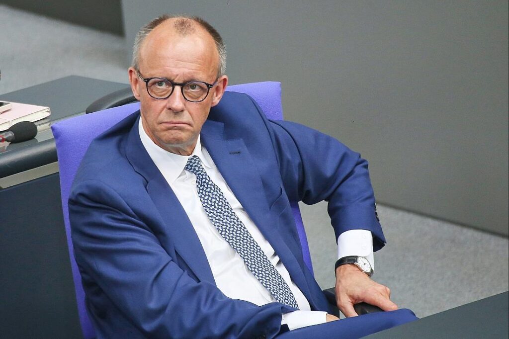 Infratest: Union legt zu – Mehrheit mit Merz unzufrieden
