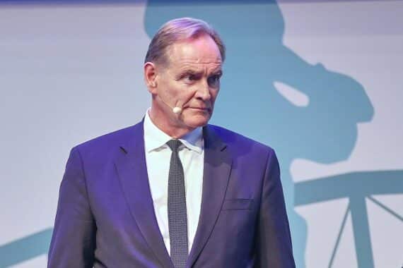 Burkhard Jung fordert vollständige Kompensation für Kommunen nach Steuerausfällen, dringende gesetzliche Maßnahmen nötig.