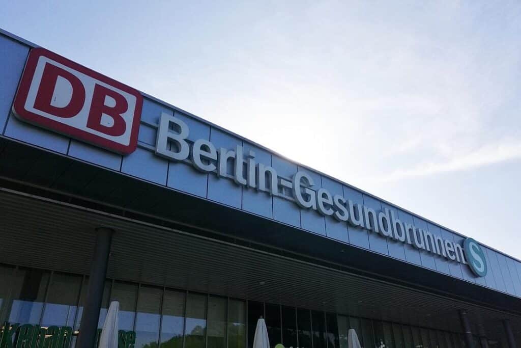 Jugendliche in Berlin-Gesundbrunnen mit Schusswaffe bedroht
