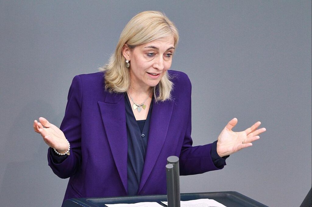 Kassen erzielen hohen Überschuss – Warken sieht keine Entspannung