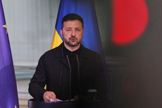 Wolodymyr Selenskyj kündigt Verhandlungen mit Russland zur Friedenssicherung und Unabhängigkeit der Ukraine an.