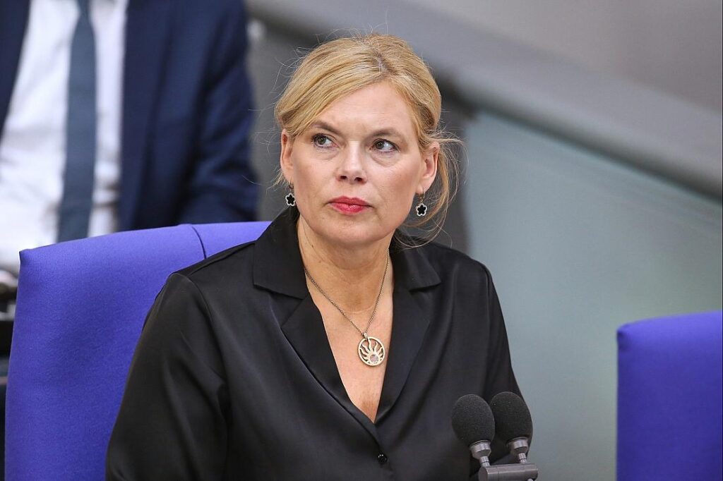 Klöckner warnt Abgeordnete vor zu legerem Kleidungsstil