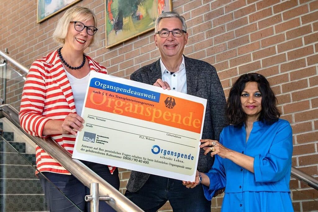 Landkreis Ludwigsburg wirbt mit Riesen-Organspendeausweis für Entscheidung