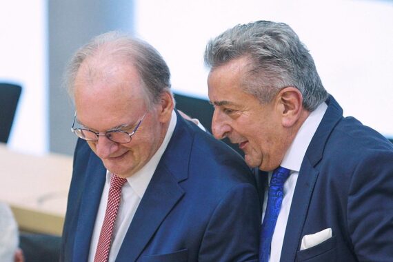 Reiner Haseloff und Gunnar Schellenberger bei einem offiziellen Termin, symbolisierend internationale Beziehungen.