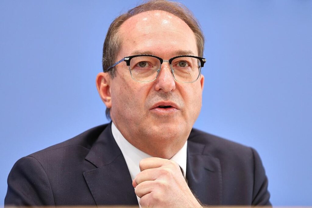 Linke wirft Dobrindt Verharmlosung der Gefahr von Rechts vor