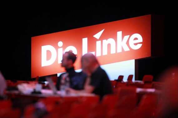 Linken-Parteitag in Hamburg, Diskussion über Enteignung der Schiller-Oper wegen Vernachlässigung.