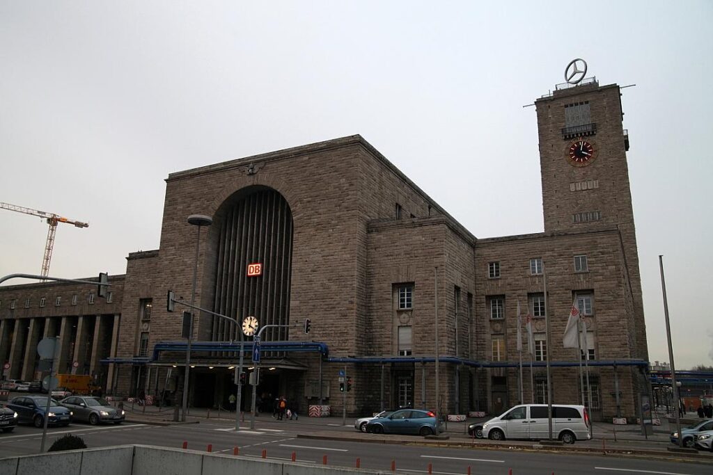 Mann attackiert Reisenden am Stuttgarter Hauptbahnhof