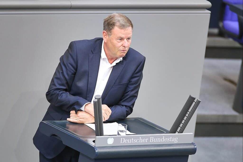 Masken-Gutachten: Linken bringt Untersuchungsausschuss ins Spiel